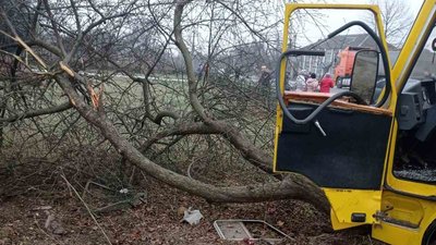 На Львівщині зіткнулися шкільний автобус та вантажівка: травмовані діти На Львівщині зіткнулися шкільний автобус та вантажівка: травмовані діти