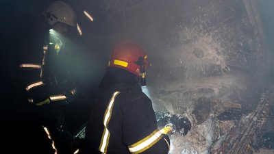 У Хмельницькому горів гараж з BMW: травмувався чоловік У Хмельницькому горів гараж з BMW: травмувався чоловік