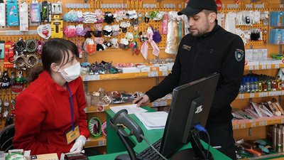 Патрульні поліцейські та муніципали перевіряють дотримання карантинних заходів в Ужгороді
