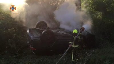 Аварія із займанням авто: у Полтавському районі травмувалося троє людей Аварія із займанням авто: у Полтавському районі травмувалося троє людей