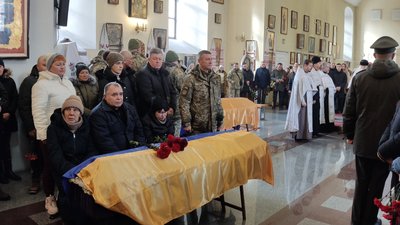 У Полтаві прощаються з трьома захисниками України