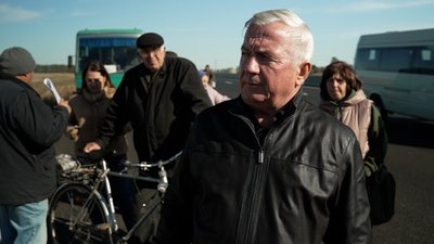 Допоможе вирішити всі проблеми: біля Козельця люди просять збудувати підземний скотопрогін замість надземного переходу Допоможе вирішити всі проблеми: біля Козельця люди просять збудувати підземний скотопрогін замість надземного переходу