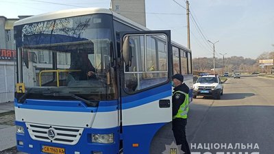 Поліцейські склали 19 адмінпротоколів через порушення правил карантину на Черкащині Поліцейські склали 19 адмінпротоколів через порушення правил карантину на Черкащині