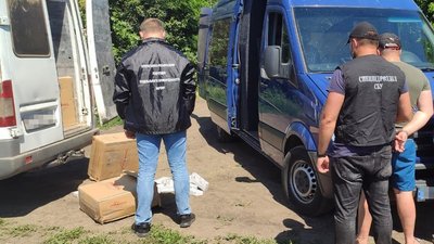На Одещині затримали мікроавтобус з контрабандними цигарками на 1,5 млн грн На Одещині затримали мікроавтобус з контрабандними цигарками на 1,5 млн грн