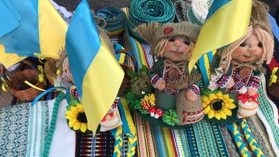 У Житомирі до Дня вишиванки влаштували виставку робіт майстринь народної творчості У Житомирі до Дня вишиванки влаштували виставку робіт майстринь народної творчості