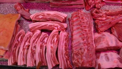 Скільки коштує м'ясо і сало на Житньому ринку Житомира: чи зросли ціни і чи є попит Скільки коштує м'ясо і сало на Житньому ринку Житомира: чи зросли ціни і чи є попит