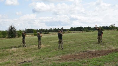 Прощання з військовими ілюстративне