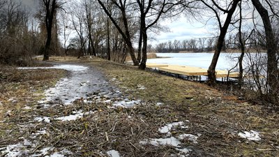 Прирічковий парк у мікрорайоні Левада