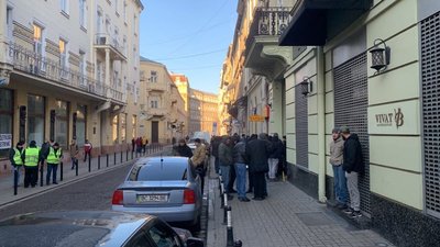 Протест біля митниці: вимагають звільнення очільника Галицької митниці Протест біля митниці: вимагають звільнення очільника Галицької митниці