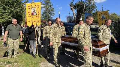 На Тернопільщині попрощалися із загиблими військовослужбовцями
