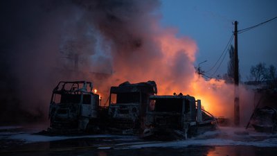 У Дніпровському районі Києва зайнялися вантажівки