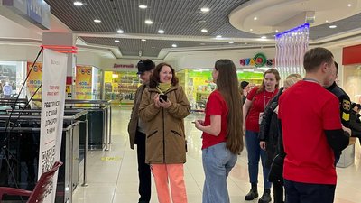 Запрошують стати донорами: у Черкасах на відкритті виставки визначали групу крові