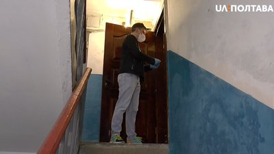 У Полтаві волонтери доставляють продукти та ліки пенсіонерам У Полтаві волонтери доставляють продукти та ліки пенсіонерам