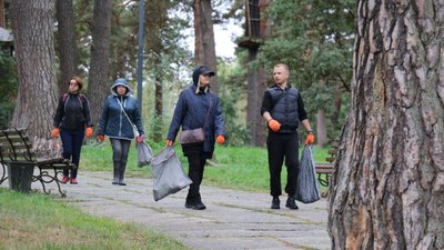 "Побачив? Прибери" – у Житомирі провели соціально-екологічну акцію з прибирання зелених зон "Побачив? Прибери" – у Житомирі провели соціально-екологічну акцію з прибирання зелених зон