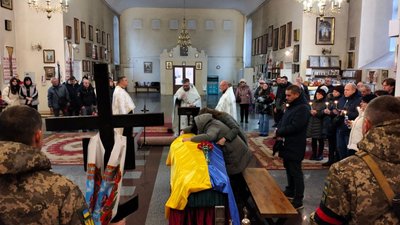 У Свято-Успенському соборі попрощались із воїном Андрієм Добряком, який захищав Україну