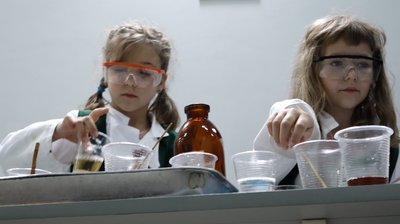 У дитинстві ремонтувала радіо, а потім заснувала наукове містечко. Ірина Дарвай У дитинстві ремонтувала радіо, а потім заснувала наукове містечко. Ірина Дарвай