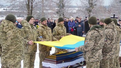 На Тернопільщині попрощалися із загиблим бійцем Олегом Бобком