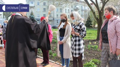 У Сумах християни східного обряду освячують Великодні кошики У Сумах християни східного обряду освячують Великодні кошики