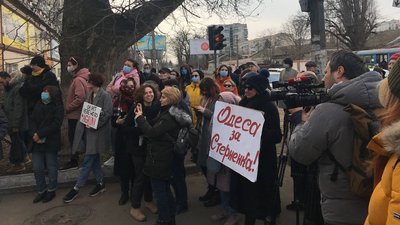 Біля одеського СІЗО влаштували акцію на підтримку Стерненка