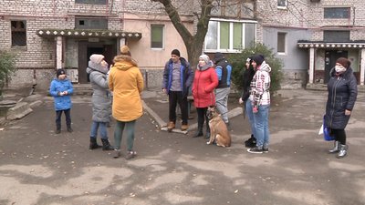 Небезпечне сусідство: мешканців будинку за адресою вул. Військбуд, 97 тероризує сусід