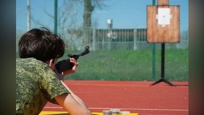 Мілітаризація дітей на окупованій Луганщині: 95 тисяч підлітків долучили до "руху перших"