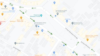 На площі Петефі в Ужгороді відновили односторонній рух для автотранспорту На площі Петефі в Ужгороді відновили односторонній рух для автотранспорту