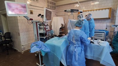 У Полтаві лікарі оперують дітей новим обладнанням, яке привезли з Німеччини У Полтаві лікарі оперують дітей новим обладнанням, яке привезли з Німеччини