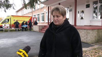 Навчає правил з мінної безпеки: чернігівський сапер "Кракен", який підірвався на міні, повернувся до роботи Навчає правил з мінної безпеки: чернігівський сапер "Кракен", який підірвався на міні, повернувся до роботи