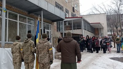 У Вінниці встановили дві меморіальні дошки на честь загиблого військовослужбовця У Вінниці встановили дві меморіальні дошки на честь загиблого військовослужбовця