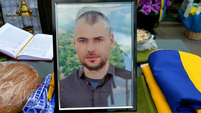 У Кропивницькому попрощалися із загиблими на війні з РФ Едуардом Курзанкіним та Ігорем Бутченком У Кропивницькому попрощалися із загиблими на війні з РФ Едуардом Курзанкіним та Ігорем Бутченком