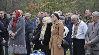 У Чернівецькій області відкрили меморіал полеглому Герою України Да Вінчі У Чернівецькій області відкрили меморіал полеглому Герою України Да Вінчі