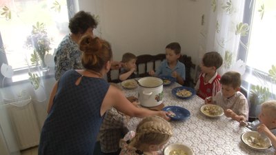 Шістьох прийомних дітей віком від 1 до 12 років виховуватиме родина на Ужгородщині Шістьох прийомних дітей віком від 1 до 12 років виховуватиме родина на Ужгородщині