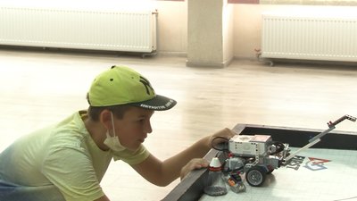 У Черкасах відбулись змагання роботів У Черкасах відбулись змагання роботів