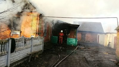 На Житомирщині чоловік отримав опіки під час самостійного гасіння пожежі у власному будинку На Житомирщині чоловік отримав опіки під час самостійного гасіння пожежі у власному будинку