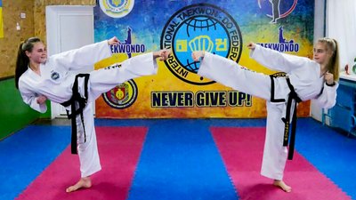 Двоє кропивничанок представлятимуть Україну на чемпіонаті Європи з таеквон-до