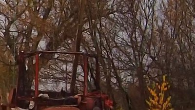 Трактор, в який влучив російський дрон на Харківщині