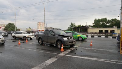 У Сумах на Харківському мосту сталася ДТП У Сумах на Харківському мосту сталася ДТП