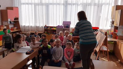 Евакуація у формі гри - у херсонський дитсадках та школах навчають дітей ховатись в укриття Евакуація у формі гри - у херсонський дитсадках та школах навчають дітей ховатись в укриття