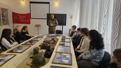Andrii Dvoretskyi conducts a Lesson of Сourage for schoolchildren