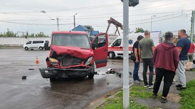 На перехресті у Житомирі у ДТП травмувалися п'ятеро людей