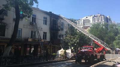 Пожежа в будівлі 1814 року в Одесі: у будівлі сталися обвали, рятувальники отримали теплові удари Пожежа в будівлі 1814 року в Одесі: у будівлі сталися обвали, рятувальники отримали теплові удари