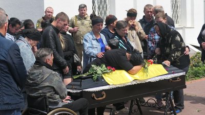 На Глухівщині Сумської області попрощалися із захисником Олександром Приймачком На Глухівщині Сумської області попрощалися із захисником Олександром Приймачком