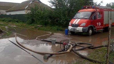 Зливи на Херсонщині: рятувальники п'ятий день відкачують воду з будинків та присадибних ділянок