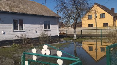 Вода біля хат тримається: як у громаді на Волині борються з паводками Вода біля хат тримається: як у громаді на Волині борються з паводками
