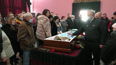 У Херсоні попрощались із бійцем Сергієм Моісєєнком, загиблим у зоні ООС У Херсоні попрощались із бійцем Сергієм Моісєєнком, загиблим у зоні ООС