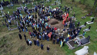 На Закарпатті попрощалися з загиблим захисником Михайлом Григою На Закарпатті попрощалися з загиблим захисником Михайлом Григою