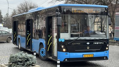 Різдвяно-новорічні привітання лунають в автобусах Ужгорода