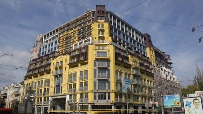"Будинок-монстр" на Подолі: суд заборонив уводити будівлю в експлуатацію