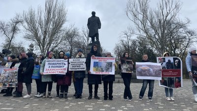 "Спочатку свобода, а потім аміак": в Одесі мітингували родичі військовополонених. ФОТО