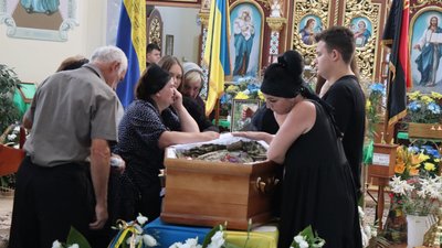 На Тернопільщині попрощалися з військовослужбовцем Іваном Озіренським На Тернопільщині попрощалися з військовослужбовцем Іваном Озіренським